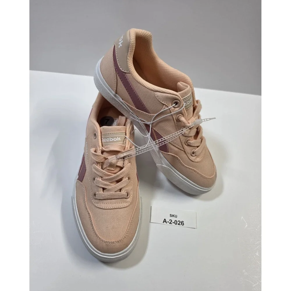 Reebok Women's Size 7 Peach Pink Low Top Casual Sneakers Shoes New Without Box
